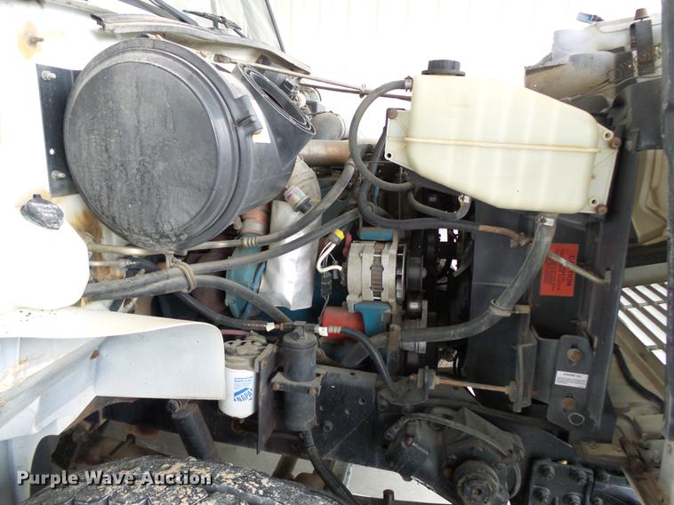 image for item DC6795 1999 International 4900 bucket truck