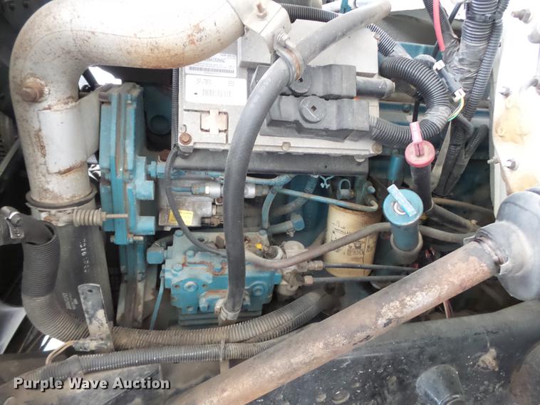 image for item DC6795 1999 International 4900 bucket truck