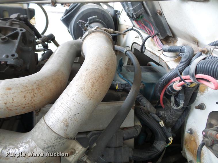 image for item DC6795 1999 International 4900 bucket truck