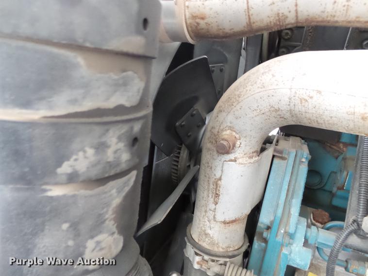 image for item DC6795 1999 International 4900 bucket truck