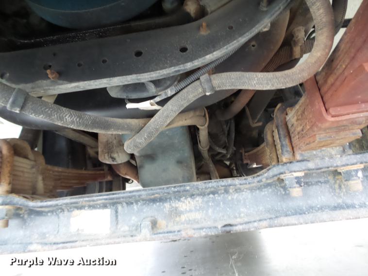 image for item DC6795 1999 International 4900 bucket truck