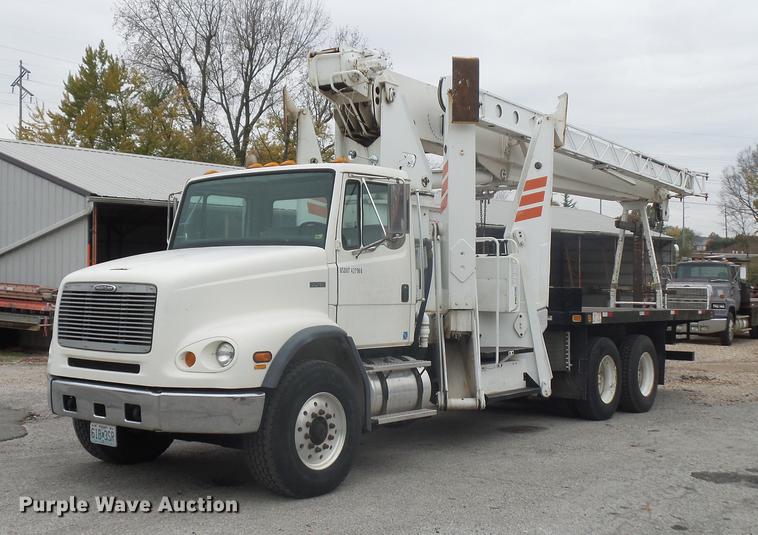 image for item DD9062 1999 Freightliner FL112 crane truck