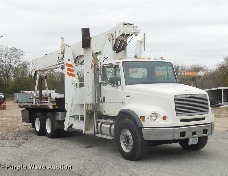 image for item DD9062 1999 Freightliner FL112 crane truck