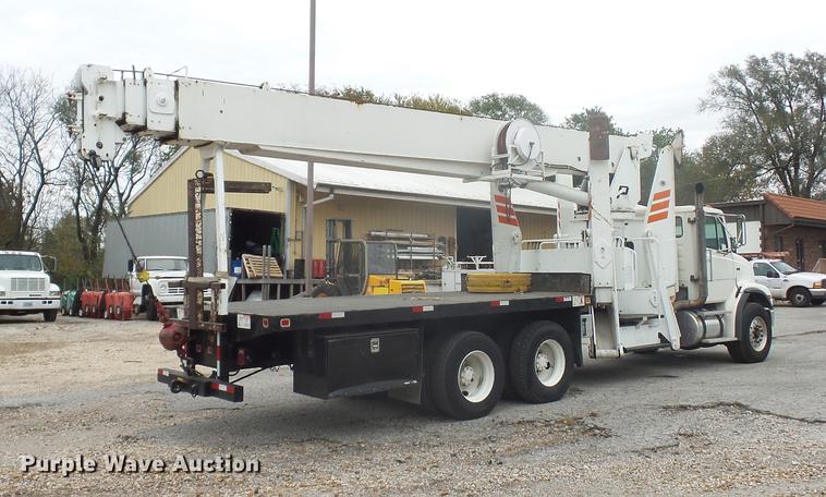 image for item DD9062 1999 Freightliner FL112 crane truck