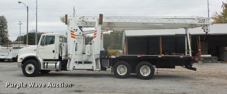 image for item DD9062 1999 Freightliner FL112 crane truck