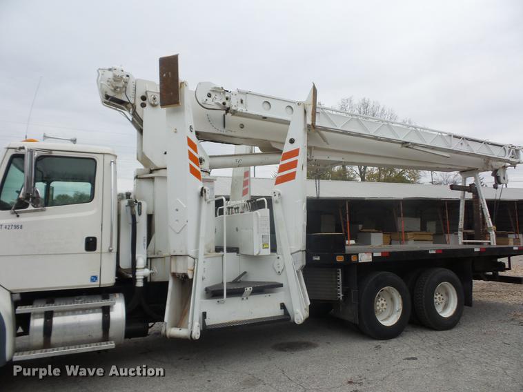 image for item DD9062 1999 Freightliner FL112 crane truck