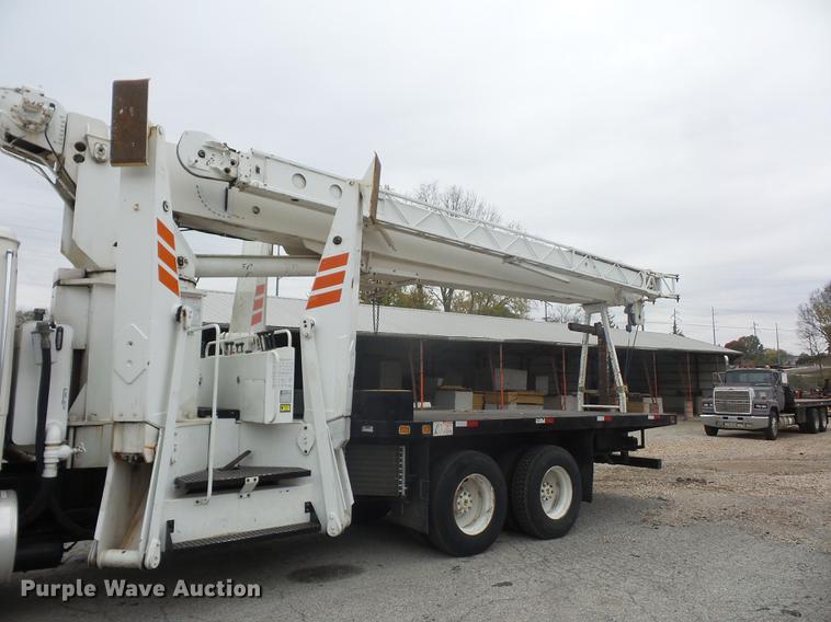 image for item DD9062 1999 Freightliner FL112 crane truck