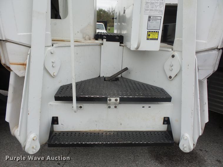 image for item DD9062 1999 Freightliner FL112 crane truck