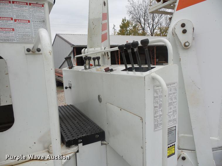 image for item DD9062 1999 Freightliner FL112 crane truck