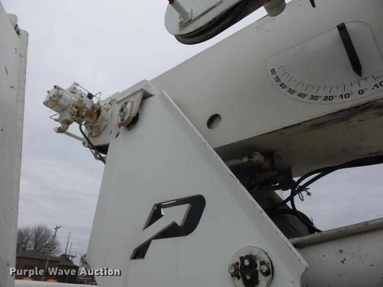 image for item DD9062 1999 Freightliner FL112 crane truck