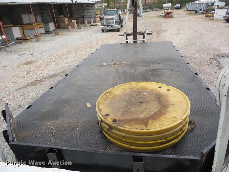 image for item DD9062 1999 Freightliner FL112 crane truck