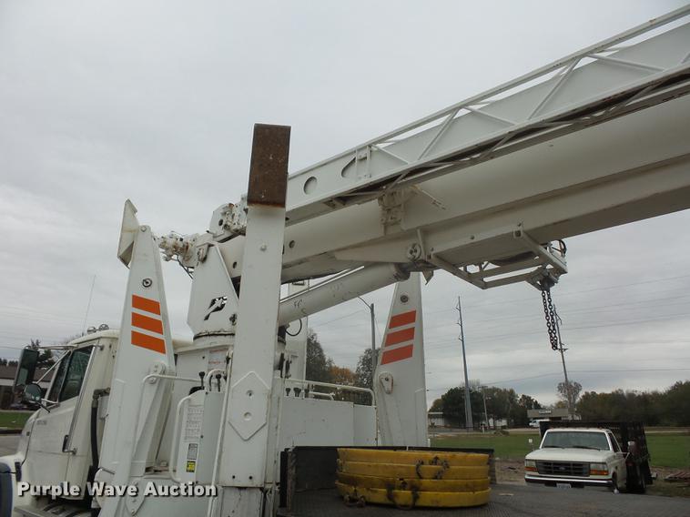 image for item DD9062 1999 Freightliner FL112 crane truck