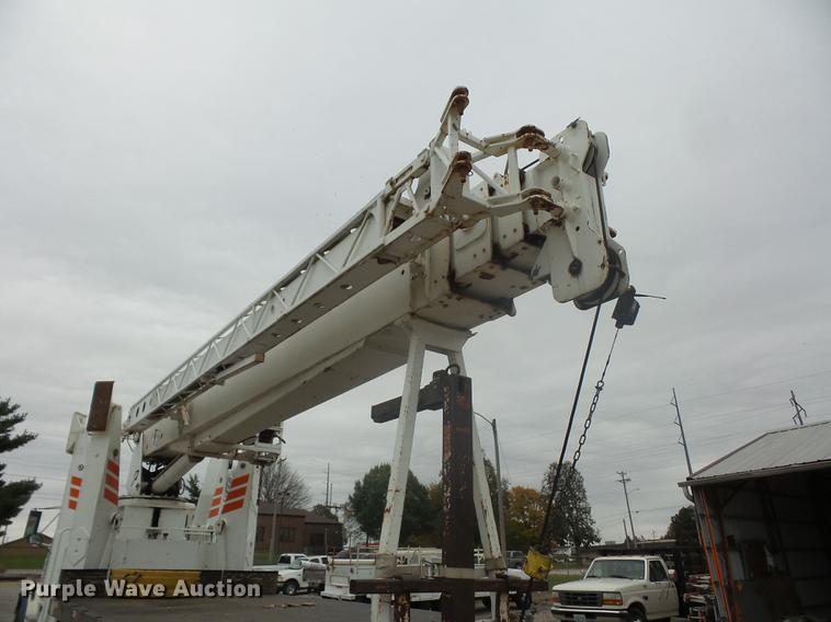 image for item DD9062 1999 Freightliner FL112 crane truck