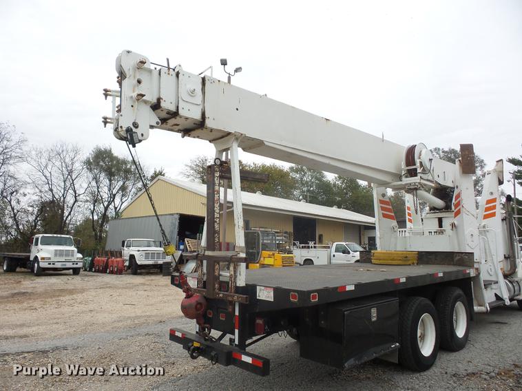 image for item DD9062 1999 Freightliner FL112 crane truck