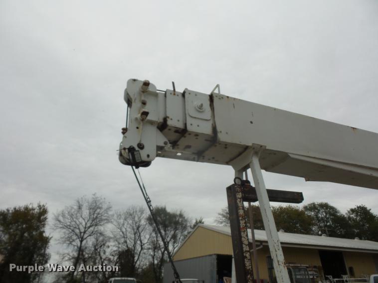 image for item DD9062 1999 Freightliner FL112 crane truck