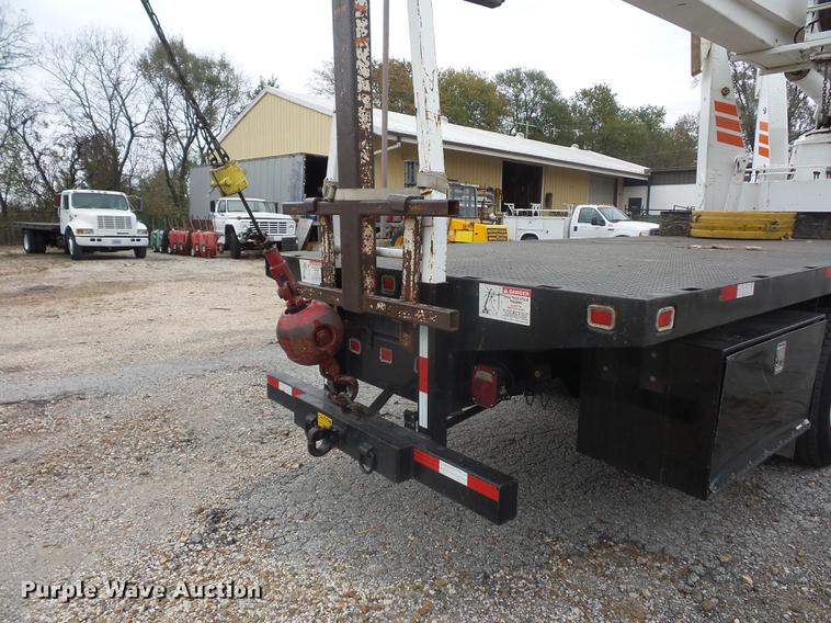 image for item DD9062 1999 Freightliner FL112 crane truck