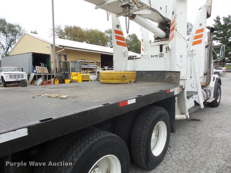 image for item DD9062 1999 Freightliner FL112 crane truck