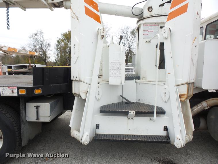 image for item DD9062 1999 Freightliner FL112 crane truck