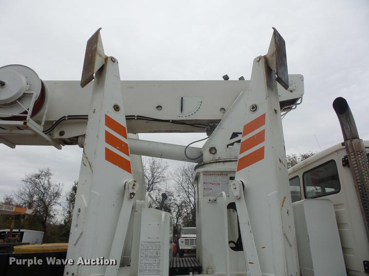 image for item DD9062 1999 Freightliner FL112 crane truck