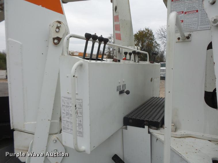 image for item DD9062 1999 Freightliner FL112 crane truck