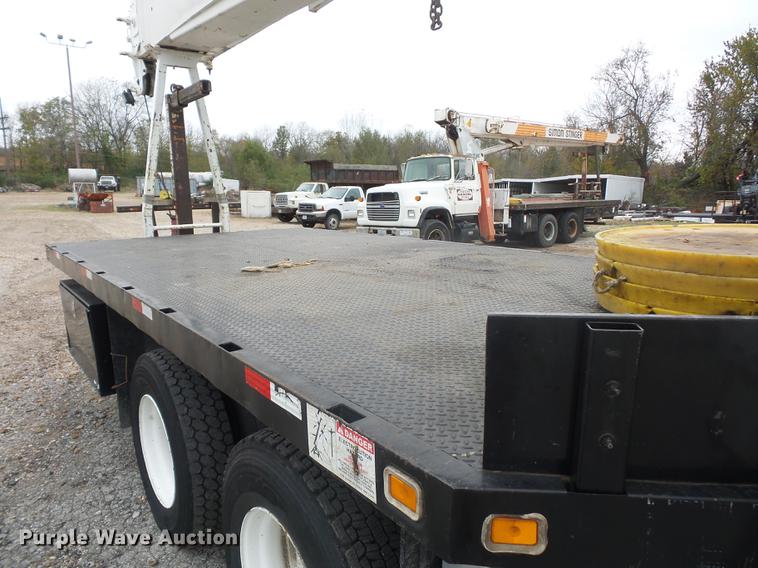 image for item DD9062 1999 Freightliner FL112 crane truck
