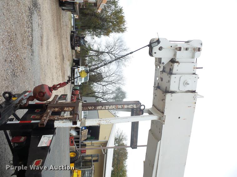 image for item DD9062 1999 Freightliner FL112 crane truck