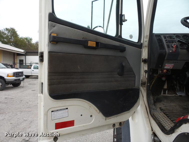 image for item DD9062 1999 Freightliner FL112 crane truck