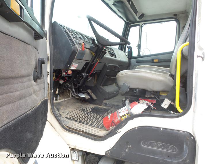 image for item DD9062 1999 Freightliner FL112 crane truck