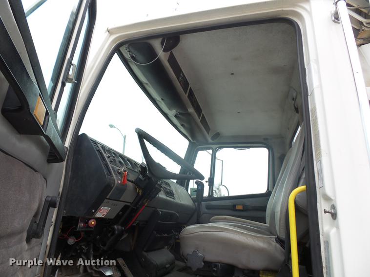 image for item DD9062 1999 Freightliner FL112 crane truck