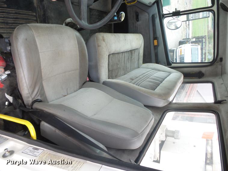 image for item DD9062 1999 Freightliner FL112 crane truck