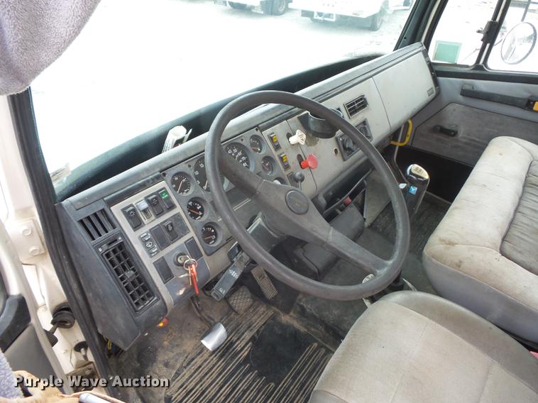 image for item DD9062 1999 Freightliner FL112 crane truck