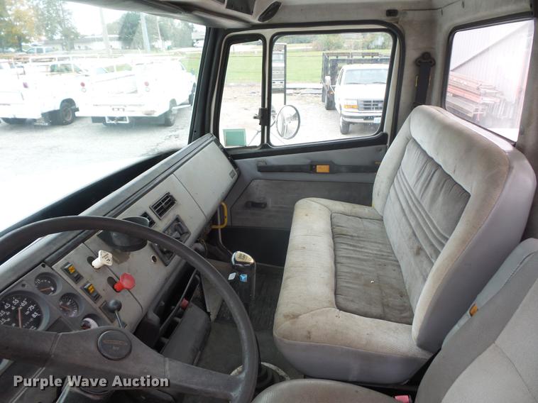 image for item DD9062 1999 Freightliner FL112 crane truck