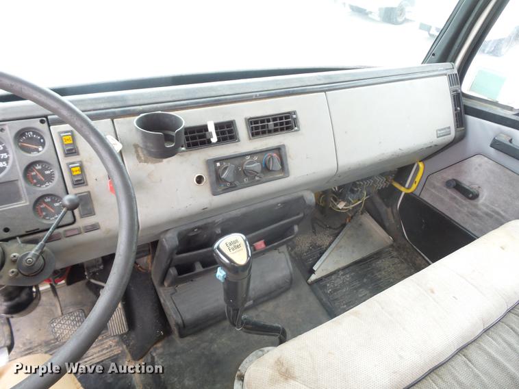 image for item DD9062 1999 Freightliner FL112 crane truck