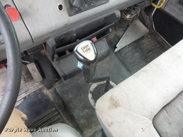 image for item DD9062 1999 Freightliner FL112 crane truck