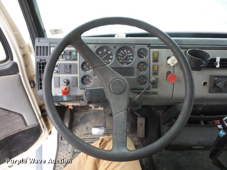 image for item DD9062 1999 Freightliner FL112 crane truck