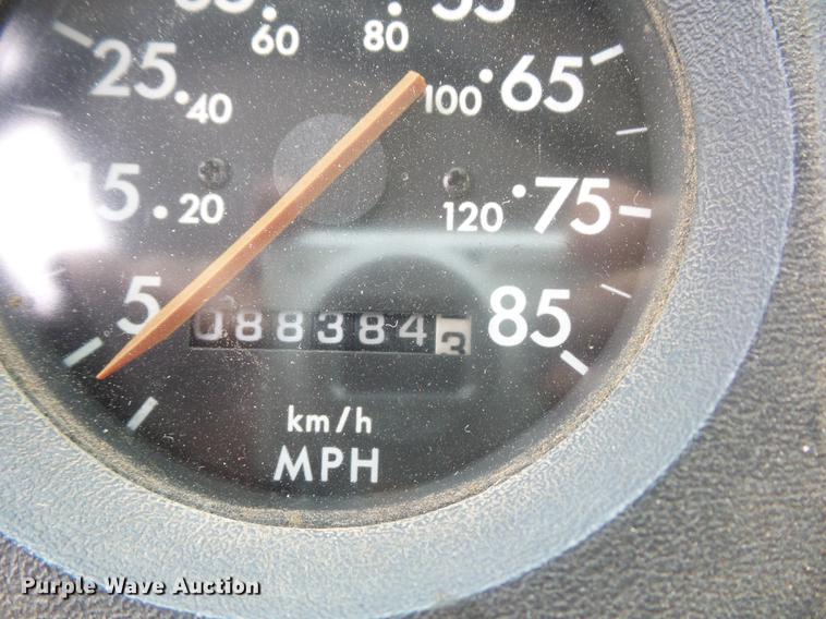 image for item DD9062 1999 Freightliner FL112 crane truck