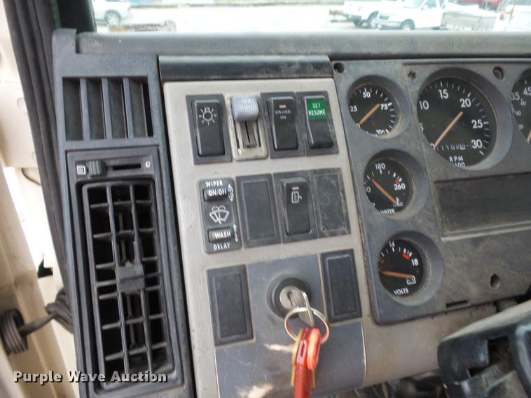 image for item DD9062 1999 Freightliner FL112 crane truck