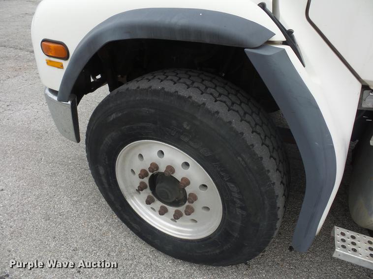 image for item DD9062 1999 Freightliner FL112 crane truck