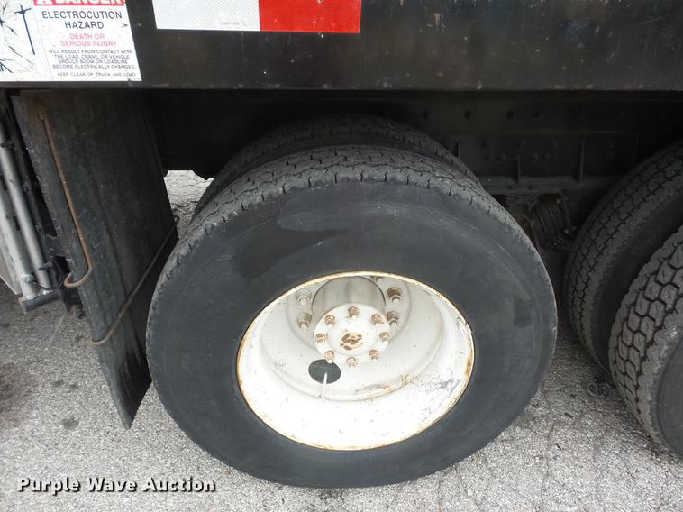 image for item DD9062 1999 Freightliner FL112 crane truck