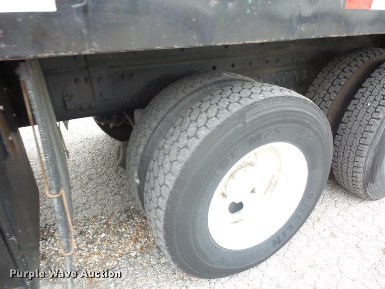 image for item DD9062 1999 Freightliner FL112 crane truck