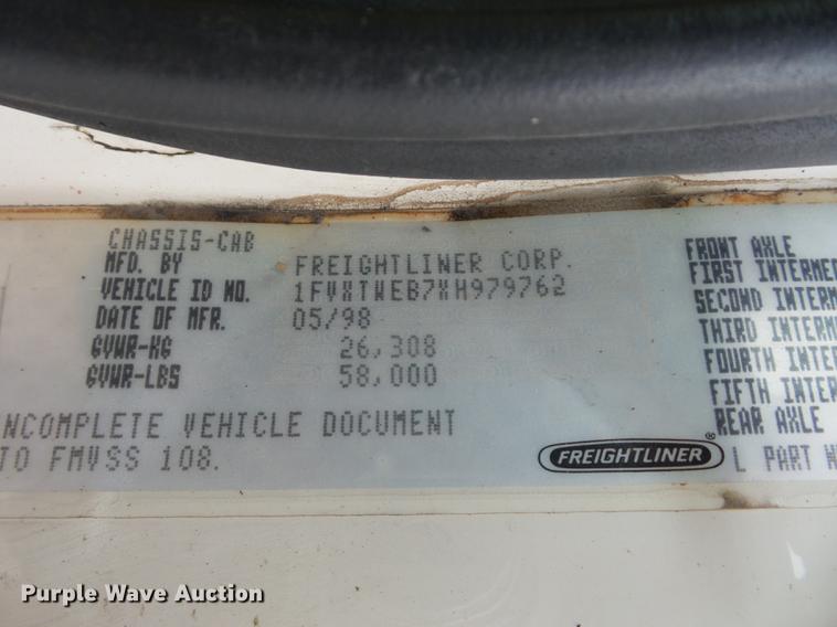 image for item DD9062 1999 Freightliner FL112 crane truck