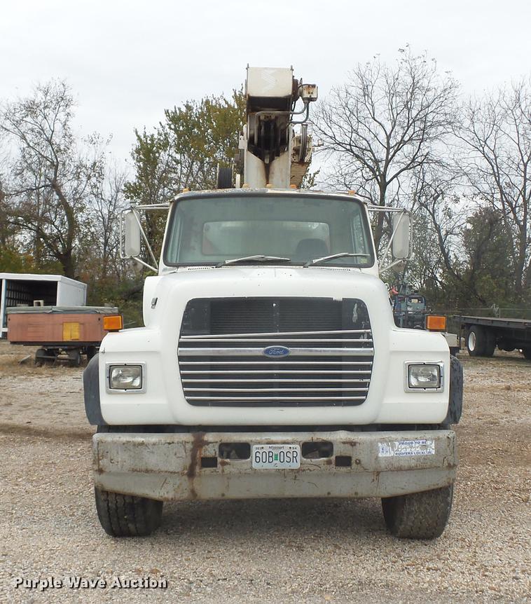 image for item DD9063 1989 Ford LT8000 crane truck