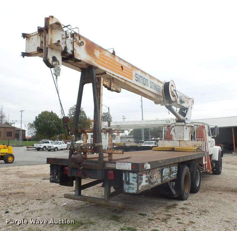image for item DD9063 1989 Ford LT8000 crane truck