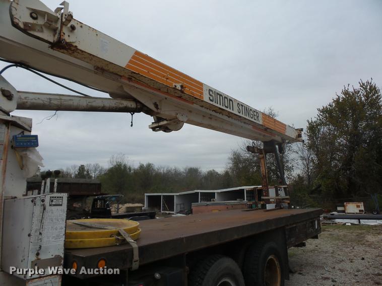 image for item DD9063 1989 Ford LT8000 crane truck