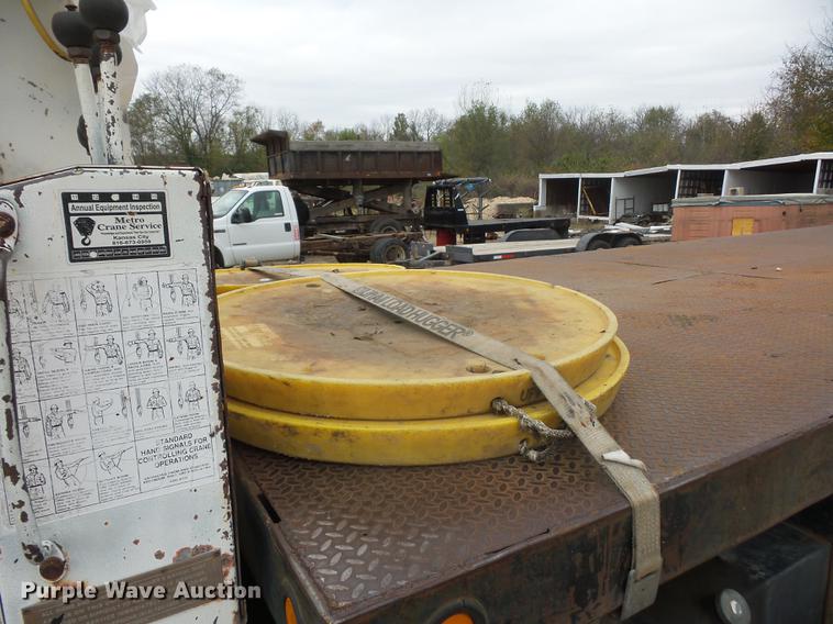 image for item DD9063 1989 Ford LT8000 crane truck