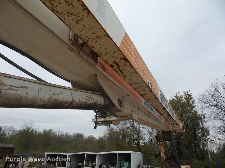 image for item DD9063 1989 Ford LT8000 crane truck