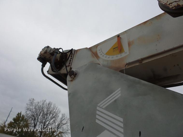 image for item DD9063 1989 Ford LT8000 crane truck