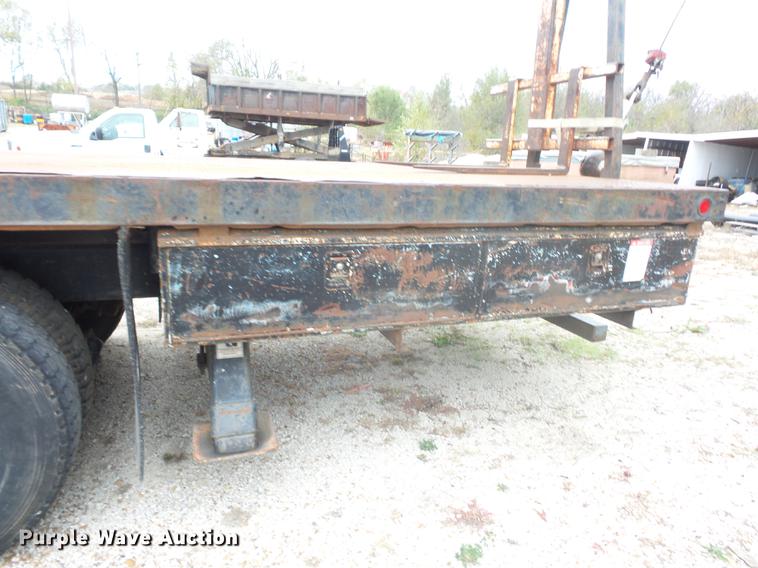 image for item DD9063 1989 Ford LT8000 crane truck
