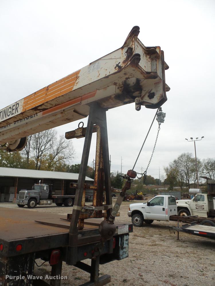 image for item DD9063 1989 Ford LT8000 crane truck