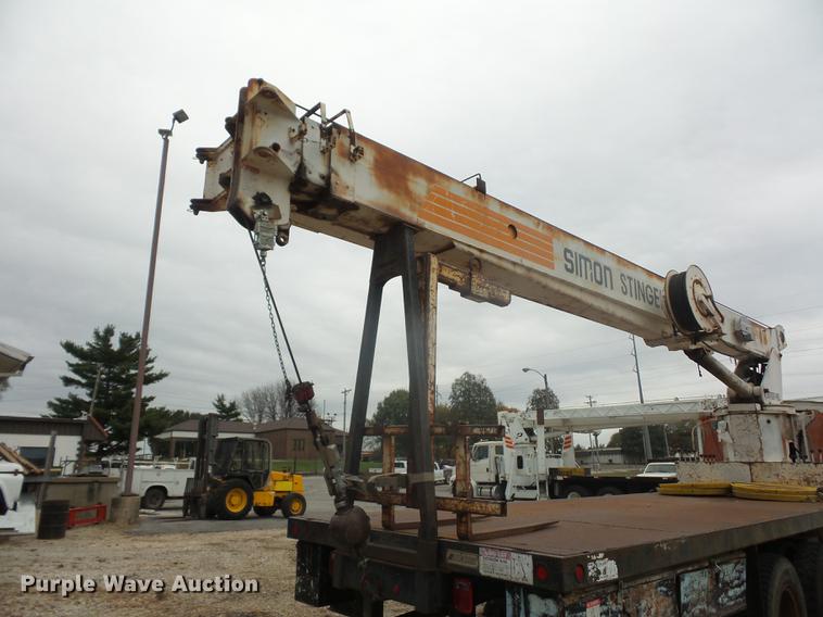 image for item DD9063 1989 Ford LT8000 crane truck